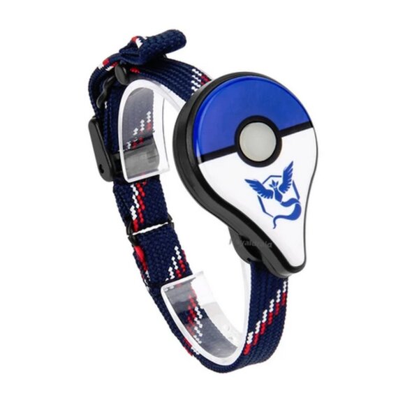 Pokemon GO Plus Bracelet Blue Design Mystic Auto Catch Bluetooth Nintendo - Picture 1 of 3